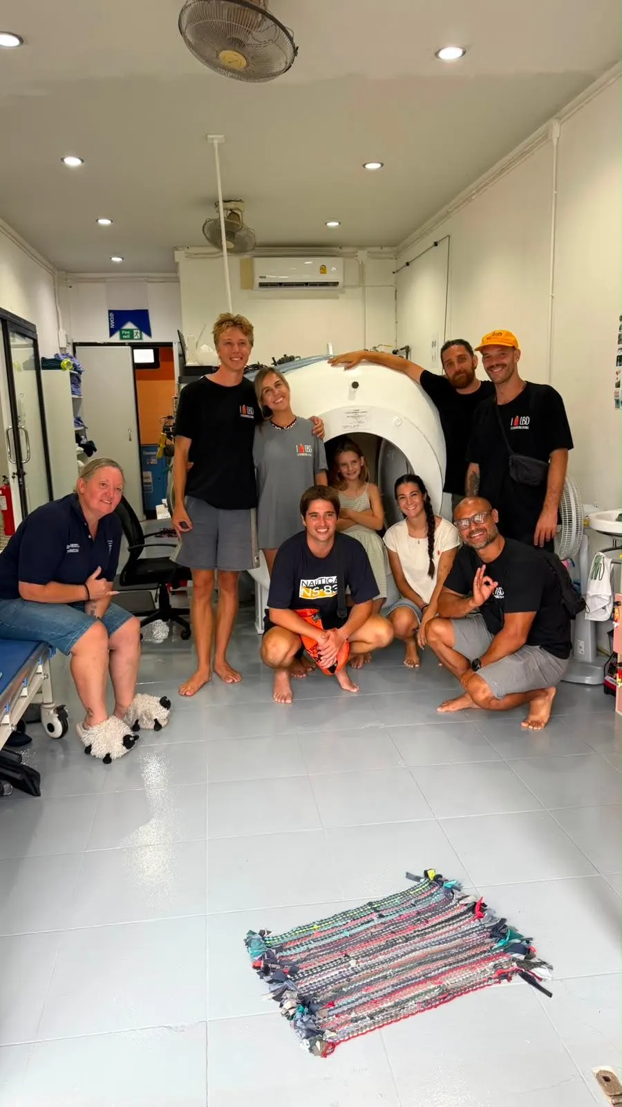 Alumnos de rescate con los cabos y nudos de los ejercicios de búsqueda
